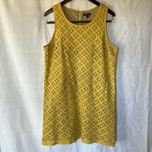 APT 9 yellow women’s geometric mini lined zipper down back shift dress. Size L.